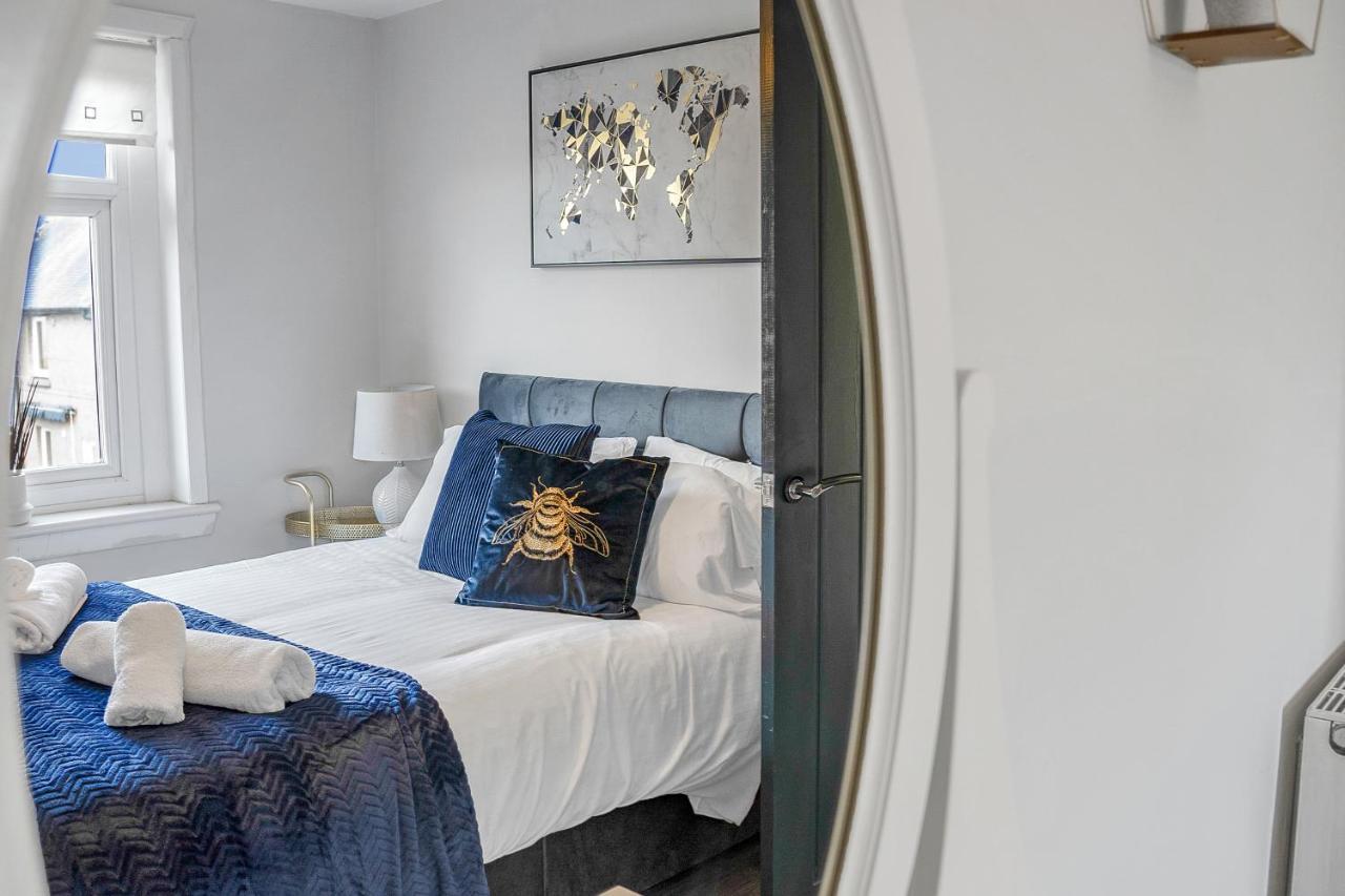 Modern & Spacious 2 Bedroom House - Free Parking - Front & Back Garden - Private Main Door Entrance 에든버러 외부 사진