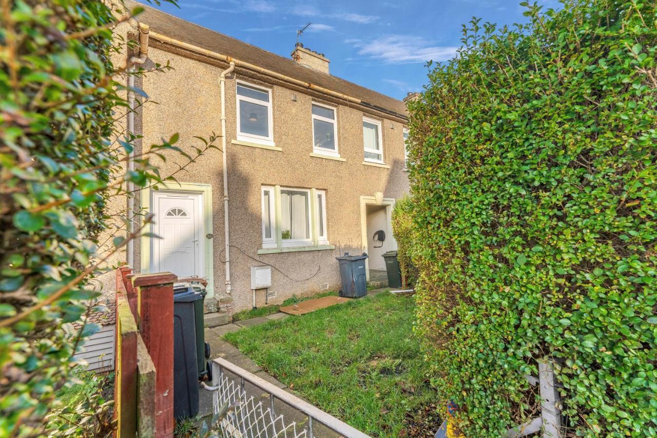 Modern & Spacious 2 Bedroom House - Free Parking - Front & Back Garden - Private Main Door Entrance 에든버러 외부 사진